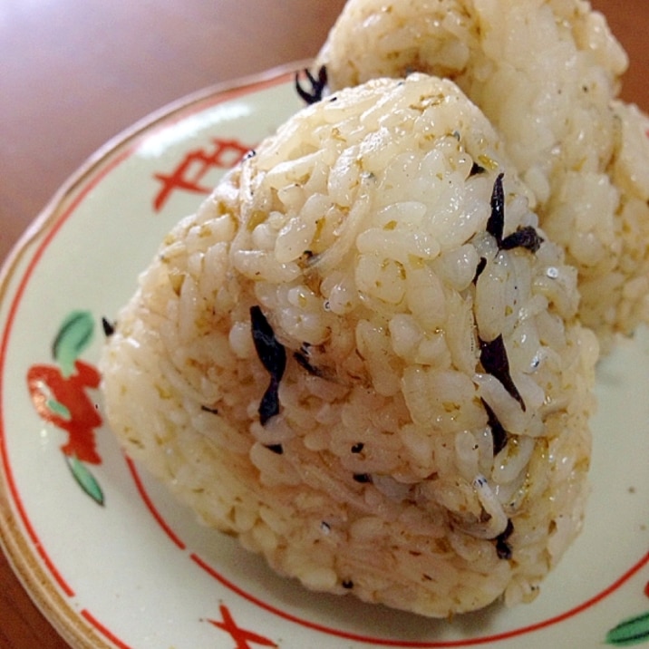 しらすと海苔の佃煮のおにぎり